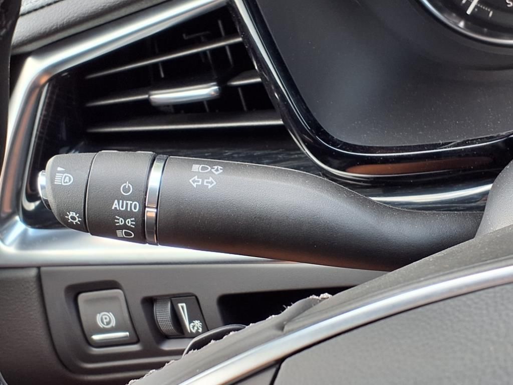 Thumbnail: 2025 Cadillac XT5 - 17