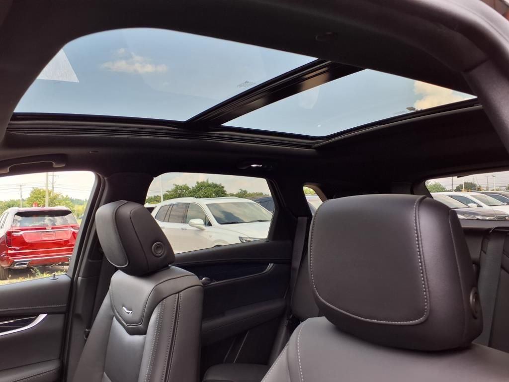 Thumbnail: 2025 Cadillac XT5 - 16