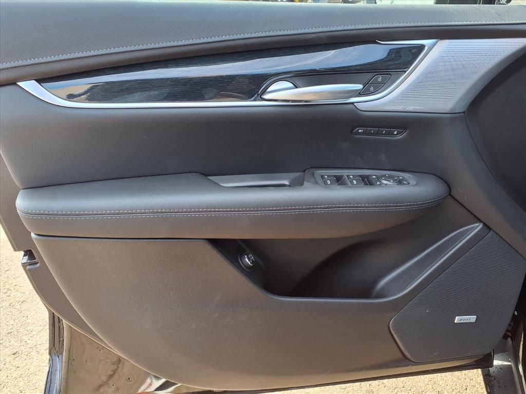 Thumbnail: 2026 Cadillac XT5 - 16