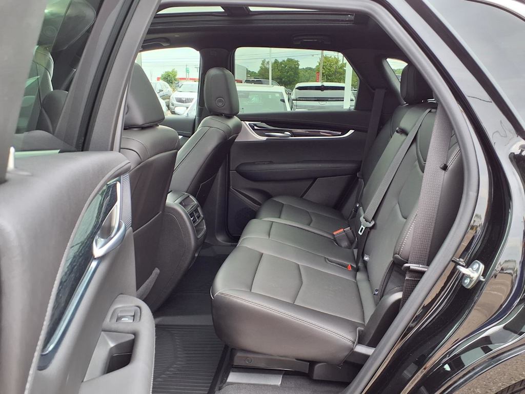 Thumbnail: 2026 Cadillac XT5 - 9