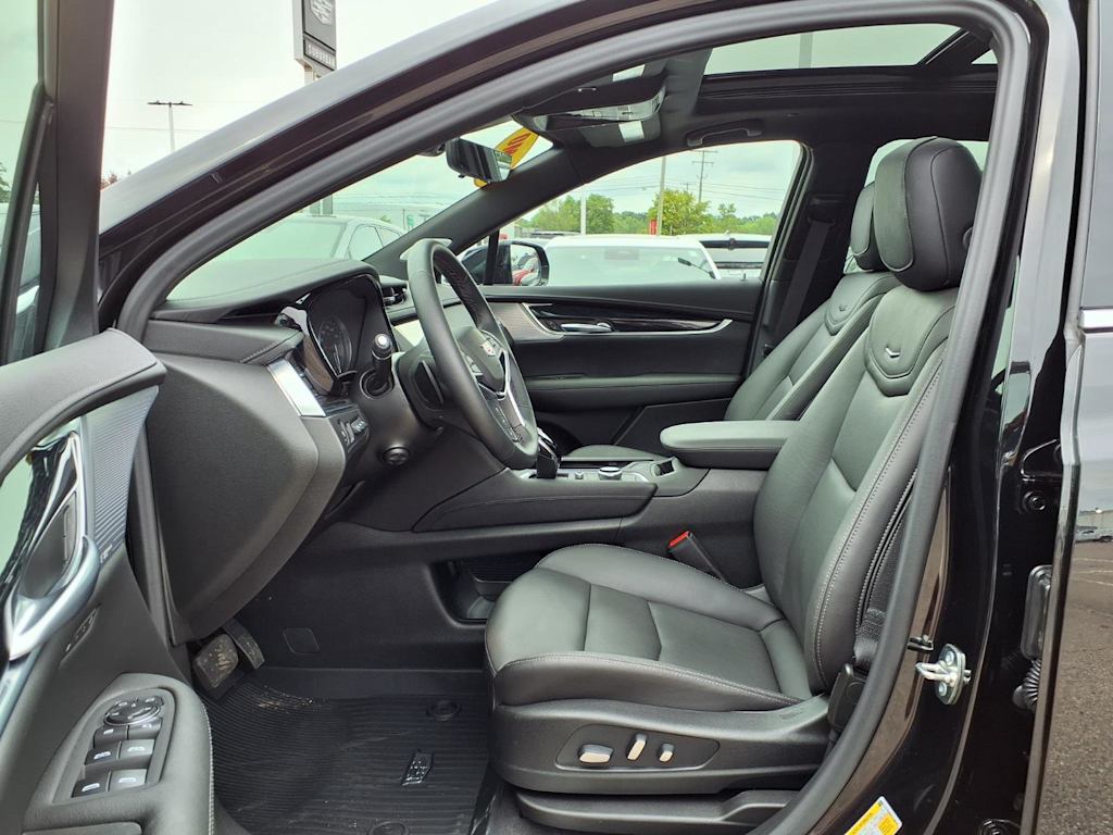 Thumbnail: 2026 Cadillac XT5 - 8