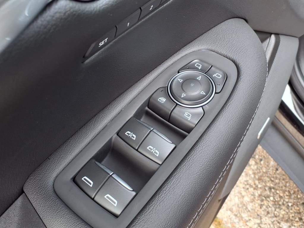 Thumbnail: 2025 Cadillac XT5 - 17