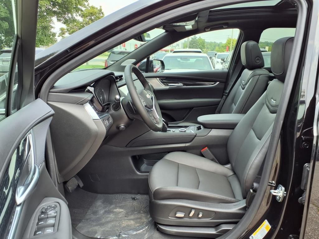 Thumbnail: 2025 Cadillac XT5 - 8