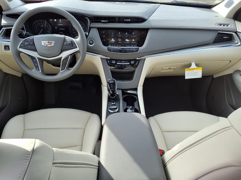 Thumbnail: 2026 Cadillac XT5 - 2