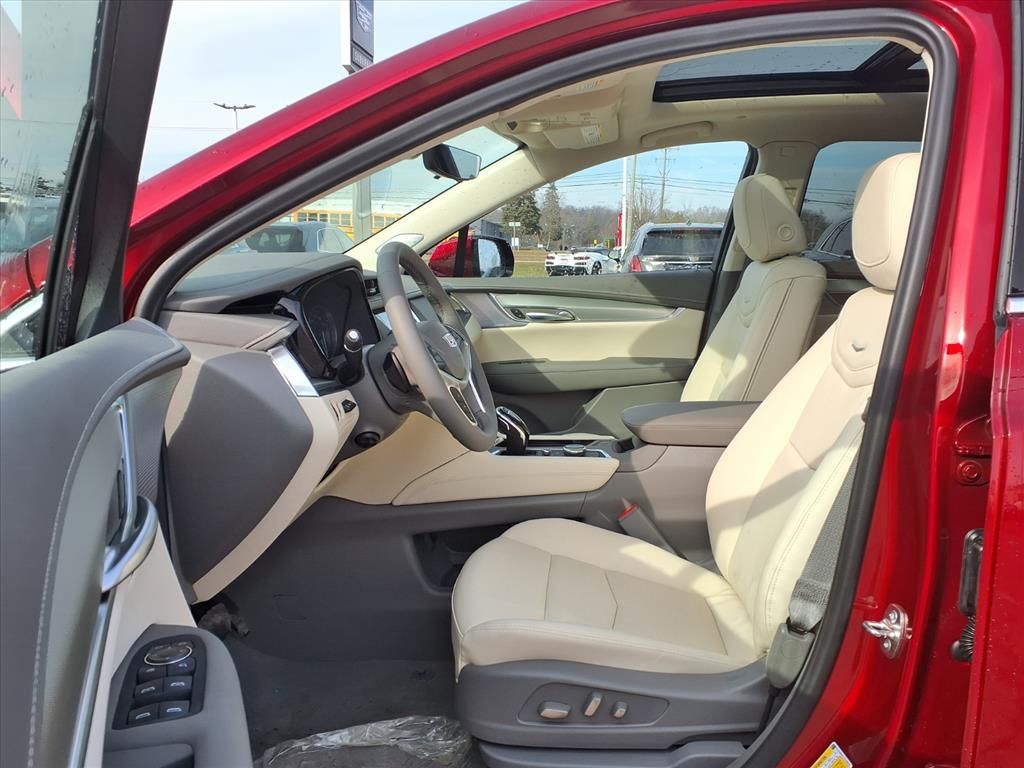 Thumbnail: 2026 Cadillac XT5 - 8