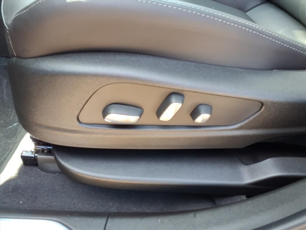 Thumbnail: 2025 Cadillac XT5 - 16