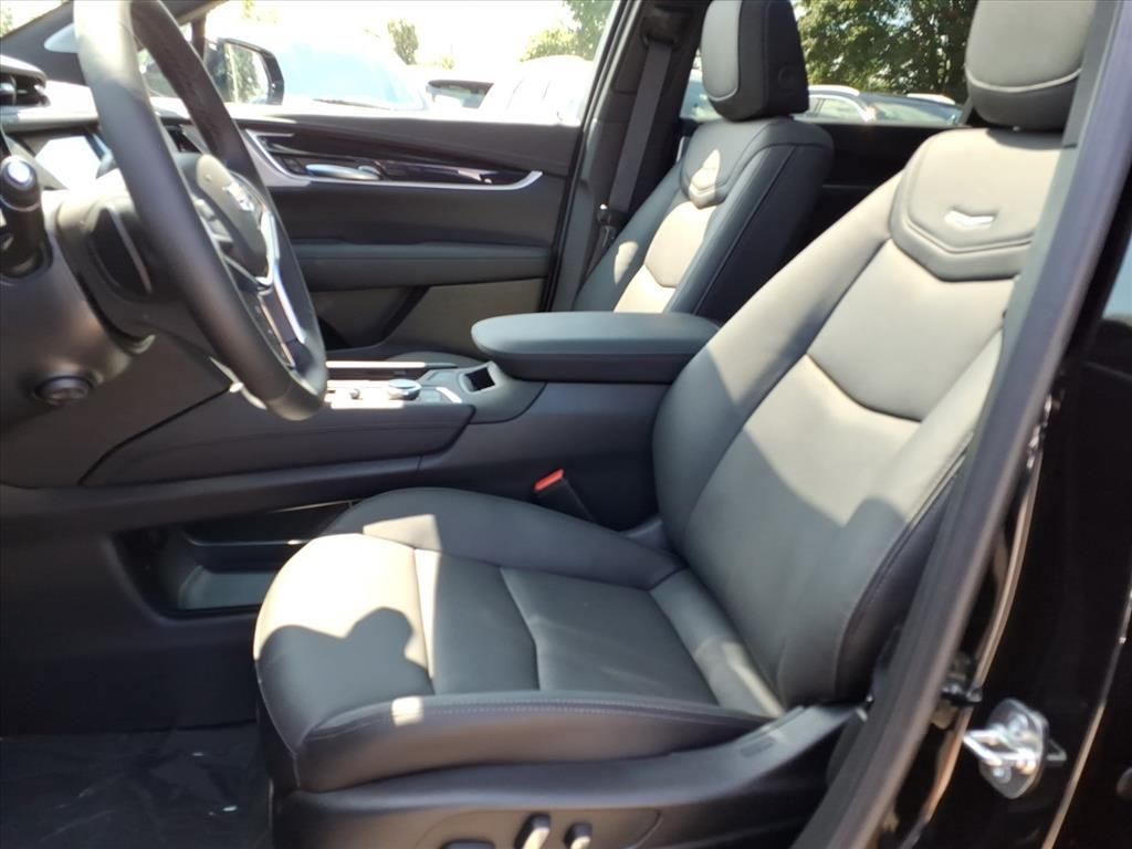 Thumbnail: 2025 Cadillac XT5 - 6