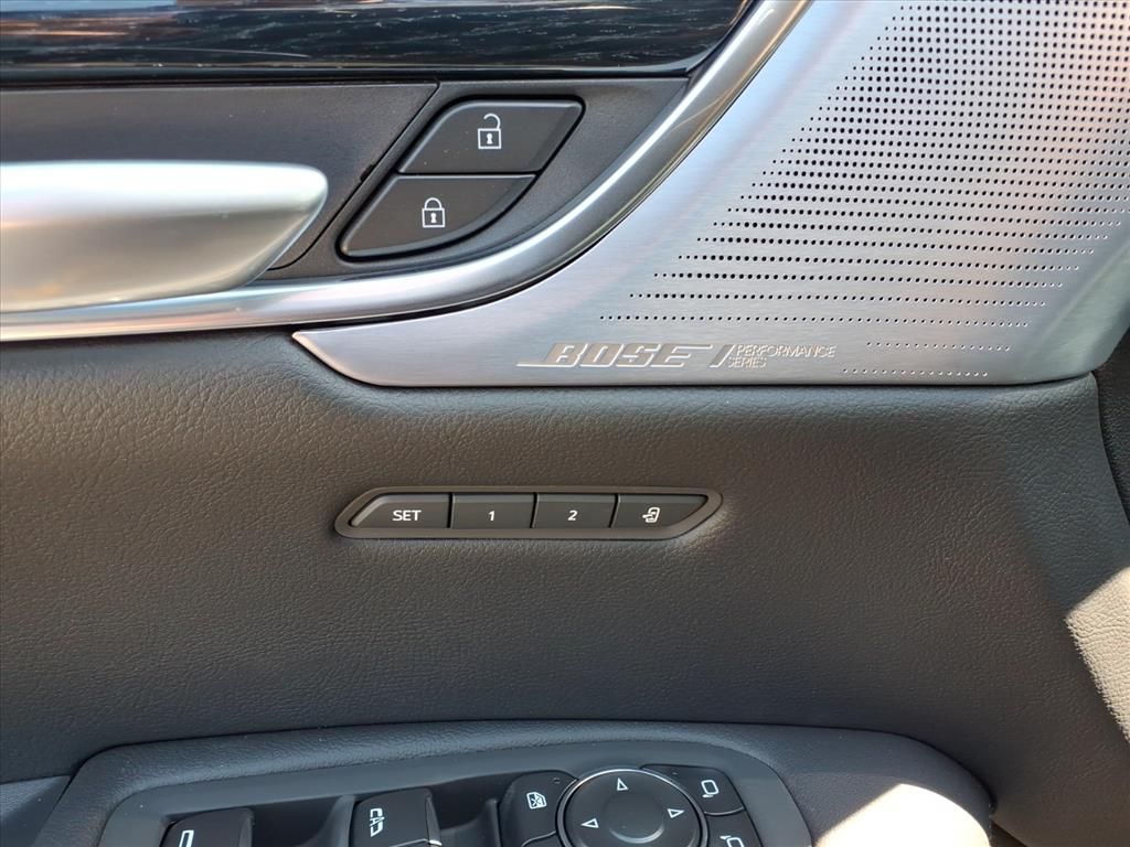 Thumbnail: 2025 Cadillac XT5 - 17