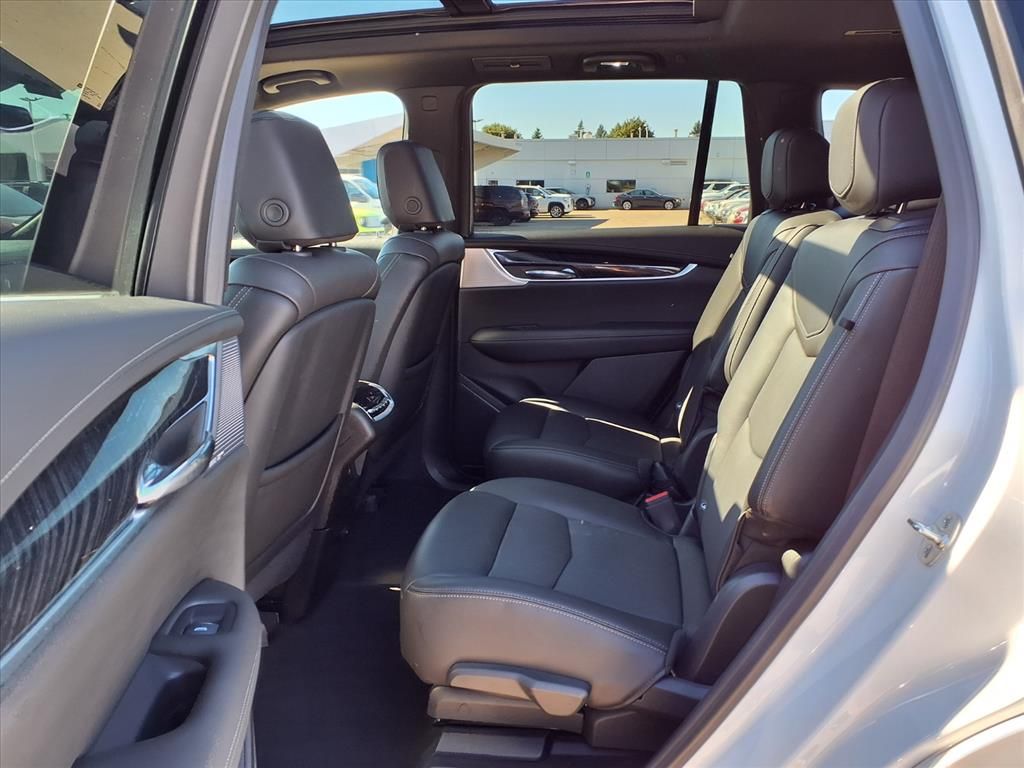 Thumbnail: 2025 Cadillac XT6 - 10