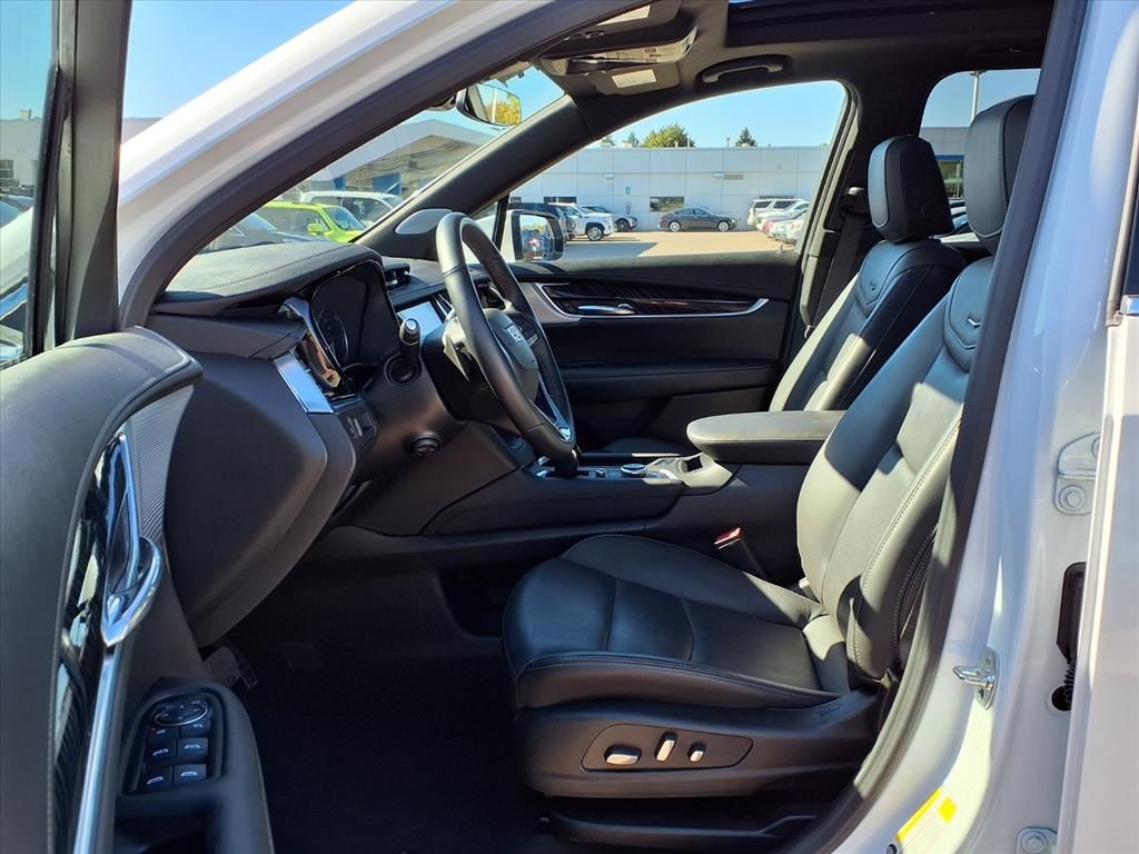 Thumbnail: 2025 Cadillac XT6 - 9