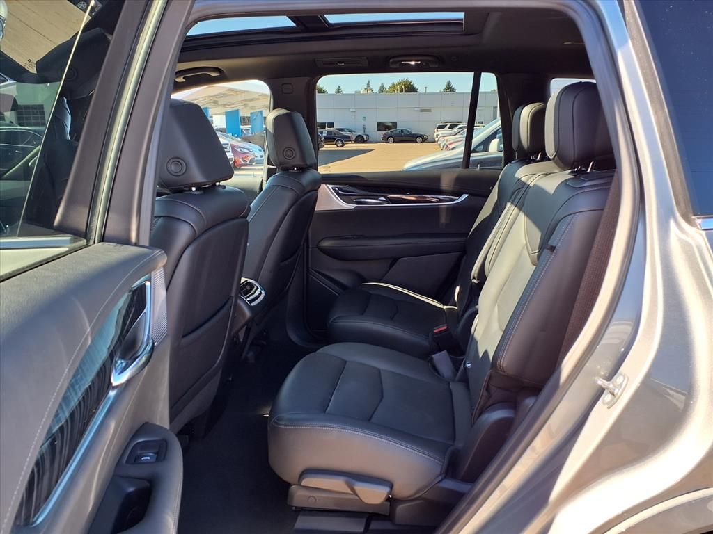 Thumbnail: 2025 Cadillac XT6 - 11