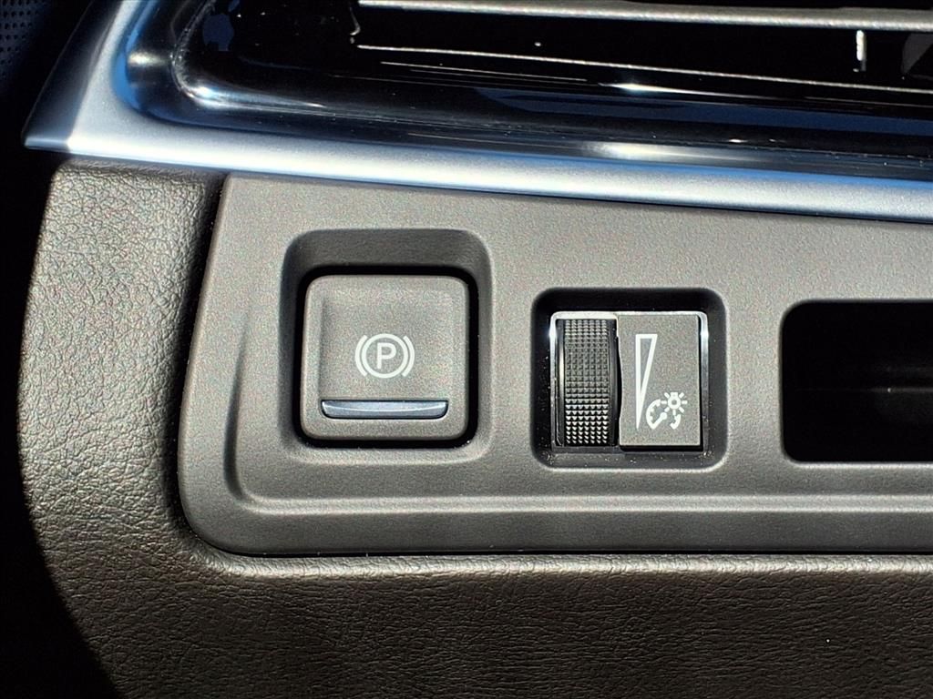 Thumbnail: 2025 Cadillac XT6 - 28