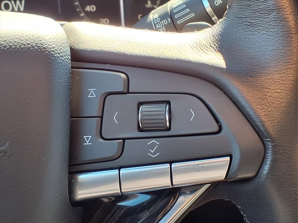 Thumbnail: 2025 Cadillac XT6 - 25