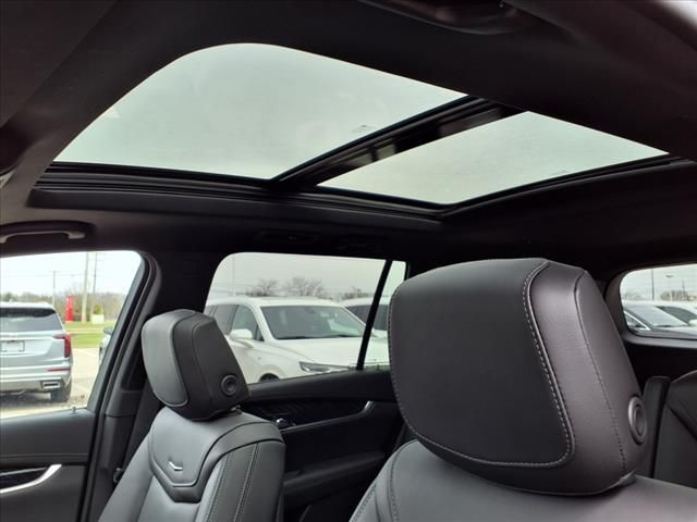 Thumbnail: 2025 Cadillac XT6 - 16