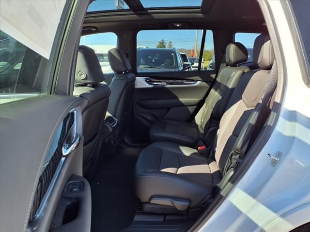 Thumbnail: 2025 Cadillac XT6 - 9