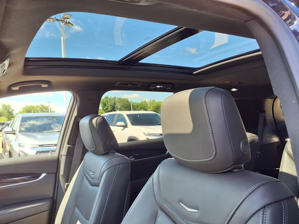 Thumbnail: 2024 Cadillac XT6 - 10