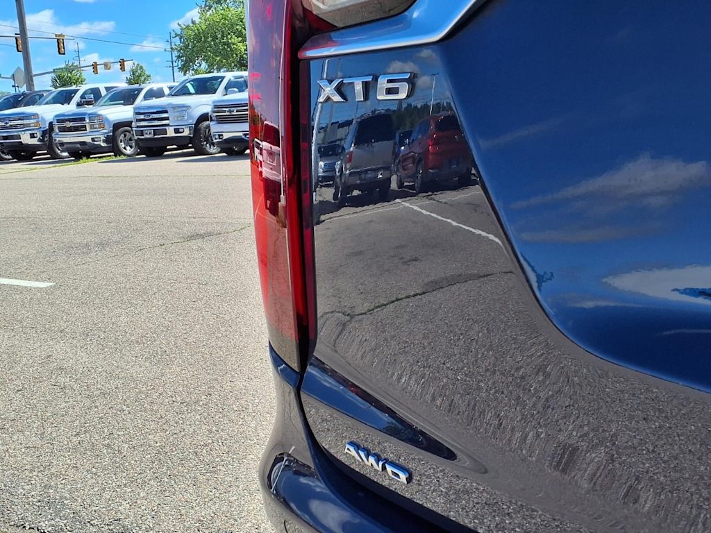 Thumbnail: 2024 Cadillac XT6 - 18