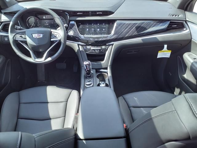 2025 Cadillac XT6 Premium Luxury 2