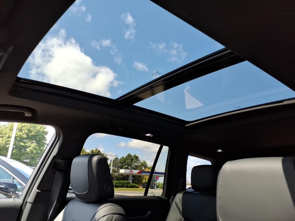 Thumbnail: 2025 Cadillac XT6 - 18