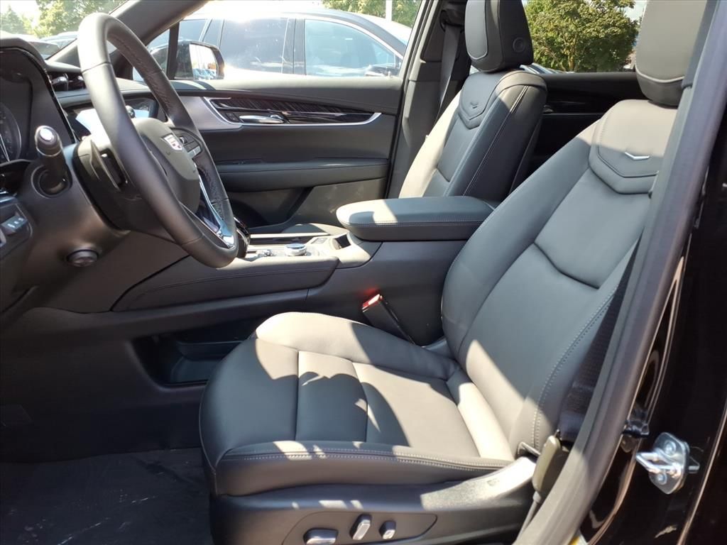 Thumbnail: 2025 Cadillac XT6 - 7