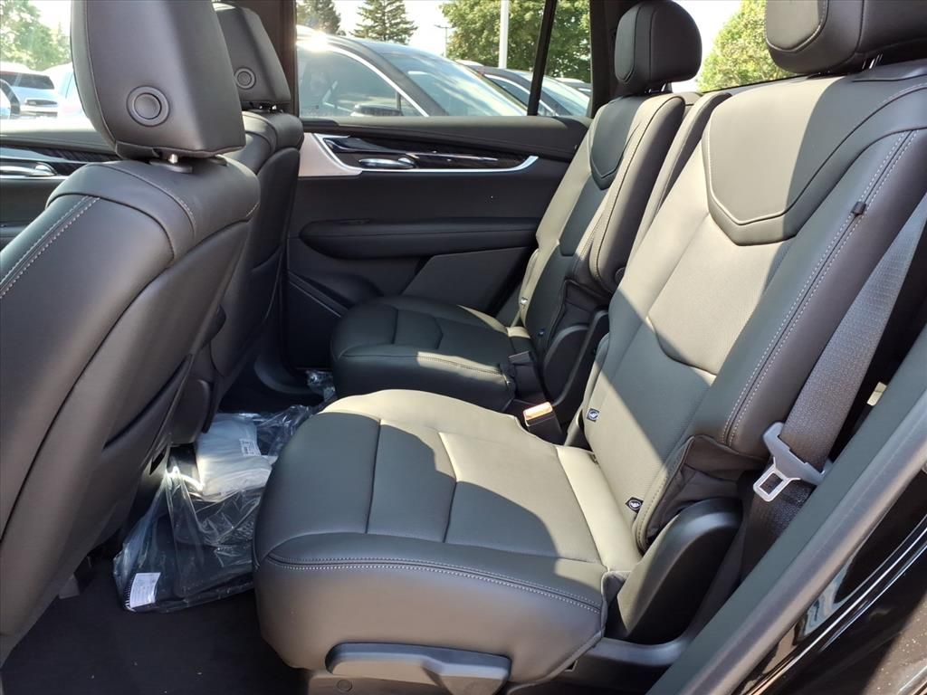 Thumbnail: 2025 Cadillac XT6 - 8