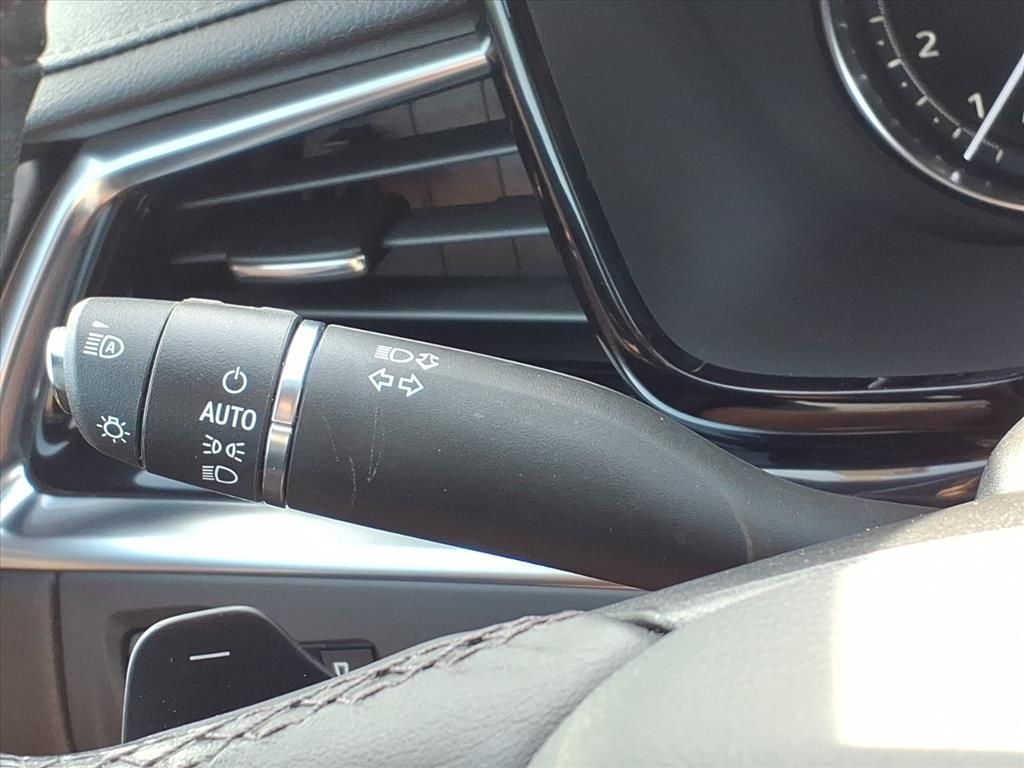 Thumbnail: 2022 Cadillac XT6 - 22