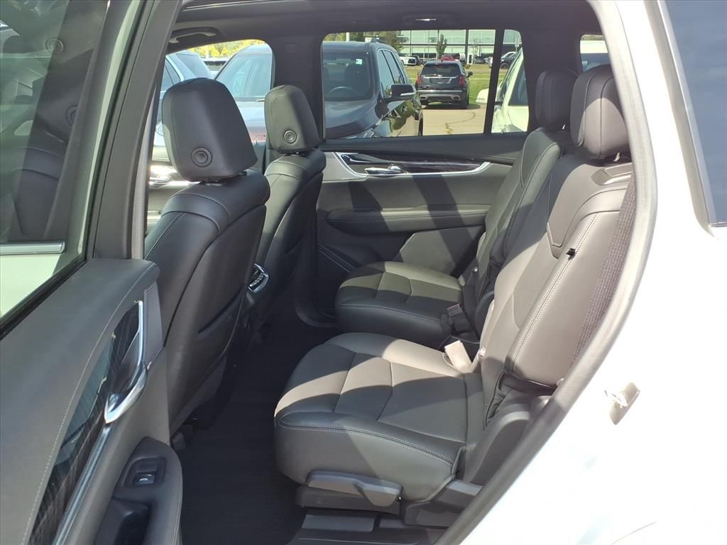 Thumbnail: 2022 Cadillac XT6 - 10