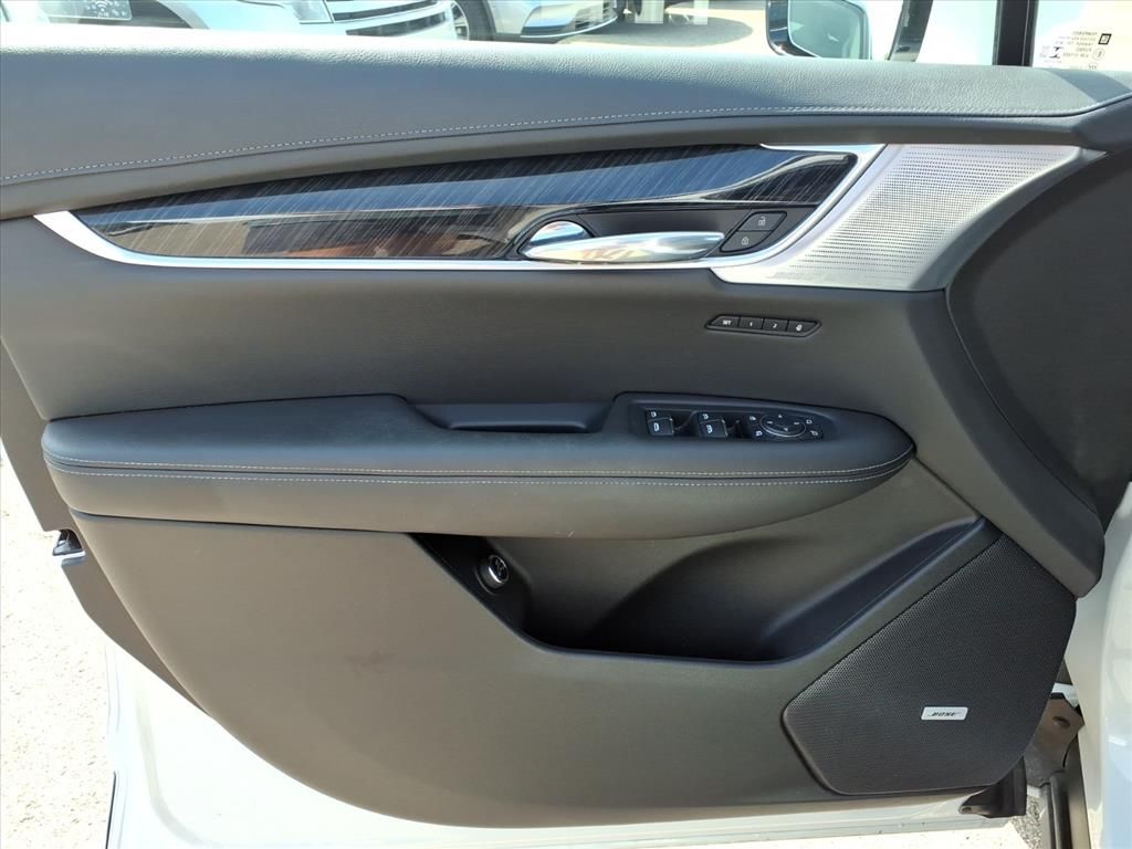 Thumbnail: 2022 Cadillac XT6 - 17