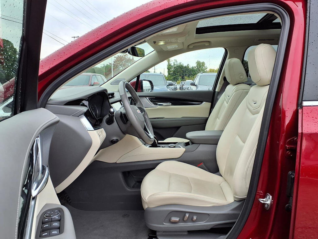 Thumbnail: 2024 Cadillac XT6 - 9