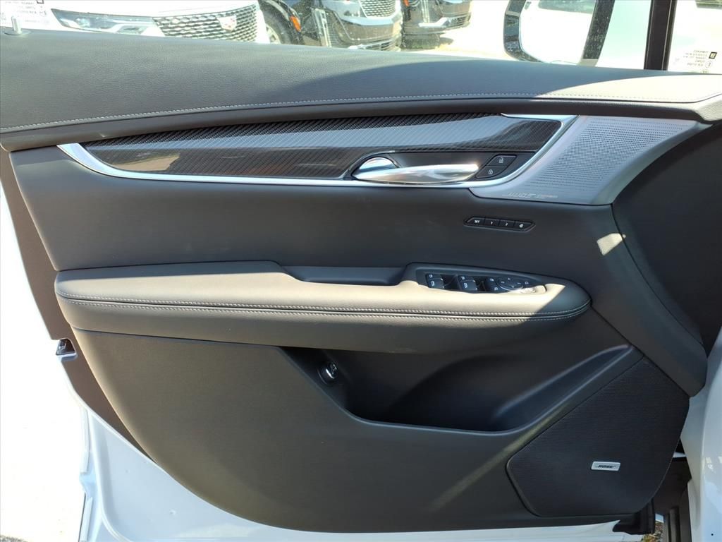 Thumbnail: 2025 Cadillac XT6 - 15