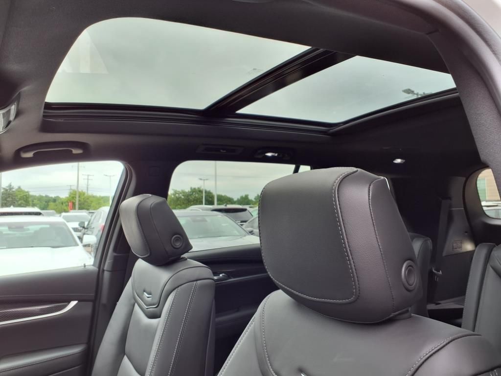 Thumbnail: 2025 Cadillac XT6 - 17