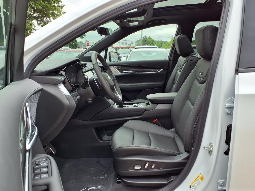 Thumbnail: 2025 Cadillac XT6 - 8