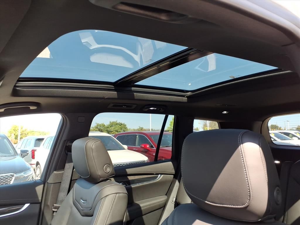 Thumbnail: 2025 Cadillac XT6 - 17