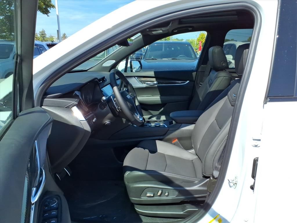 Thumbnail: 2025 Cadillac XT6 - 8