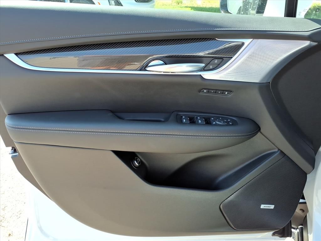 Thumbnail: 2025 Cadillac XT6 - 14