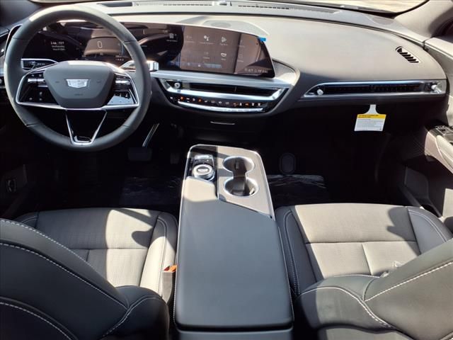 2025 Cadillac Lyriq Luxury 1 2