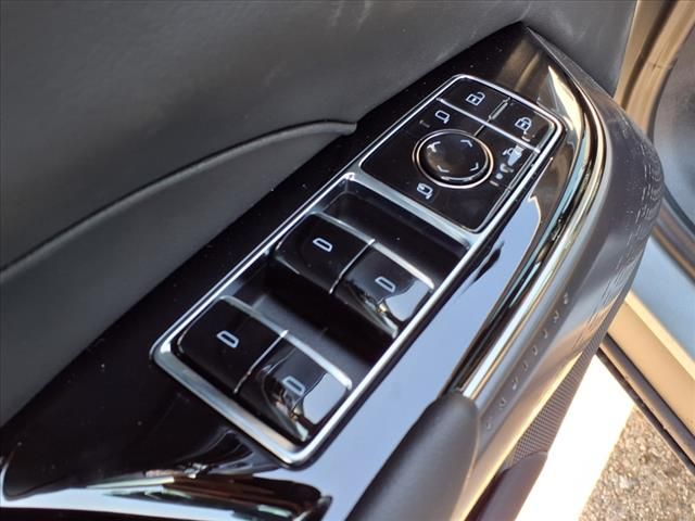 2025 Cadillac Lyriq Luxury 1 17