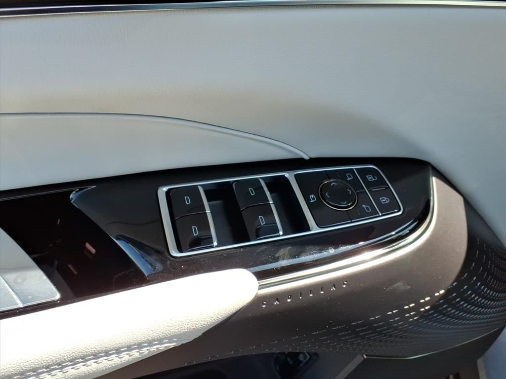 Thumbnail: 2026 Cadillac Lyriq - 15