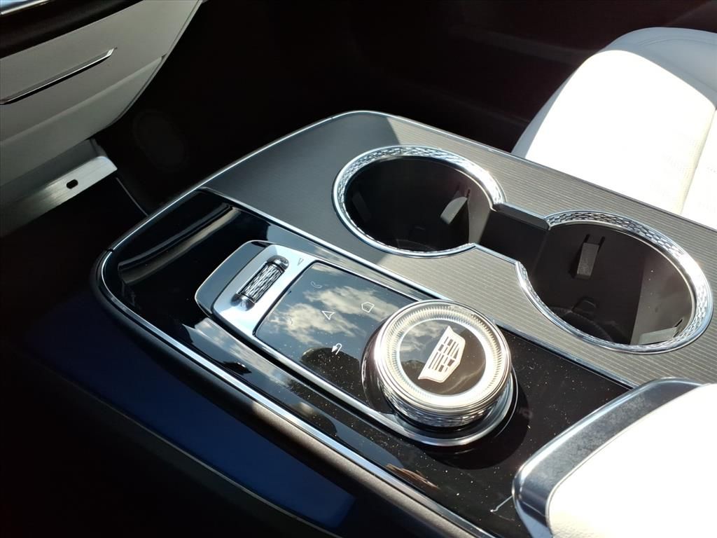 Thumbnail: 2026 Cadillac Lyriq - 10