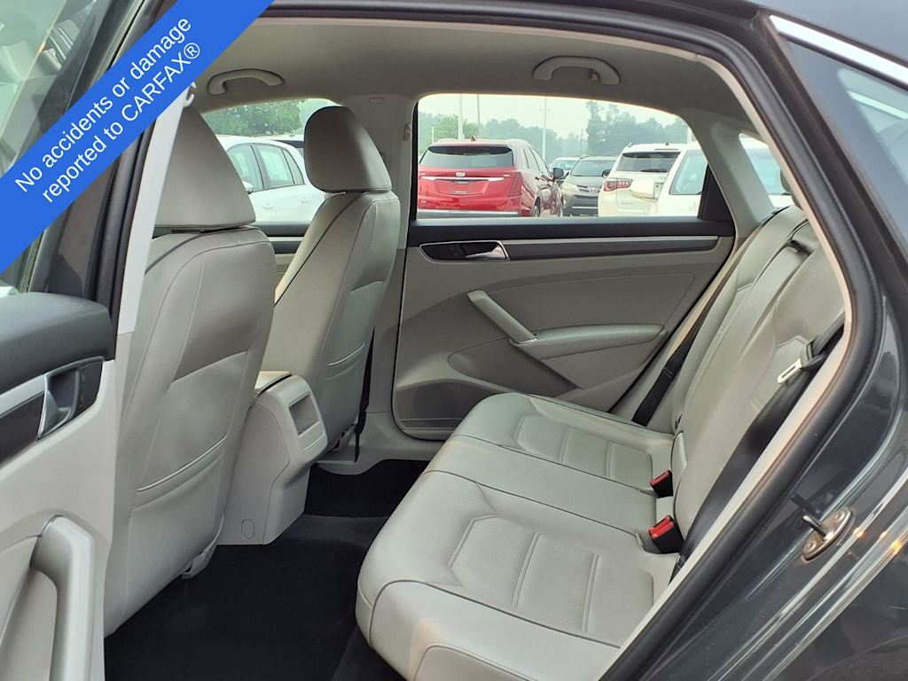 Thumbnail: 2017 Volkswagen Passat - 10
