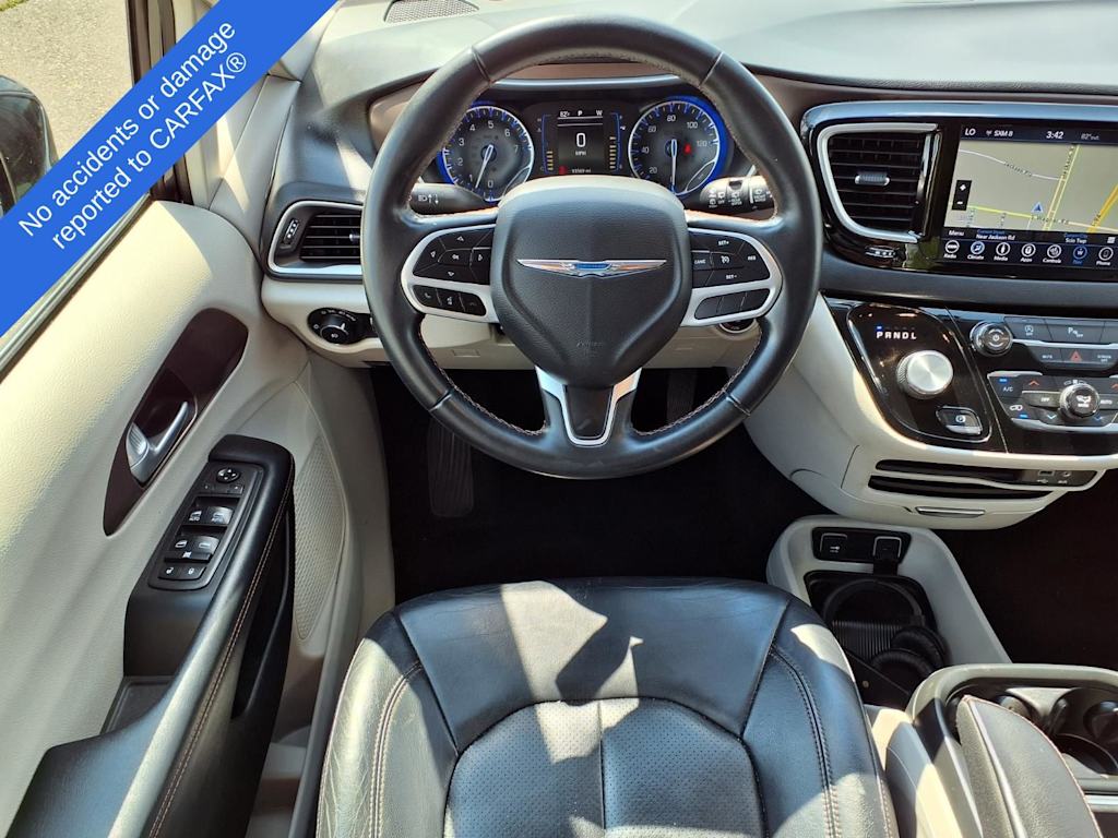 Thumbnail: 2018 Chrysler Pacifica - 9