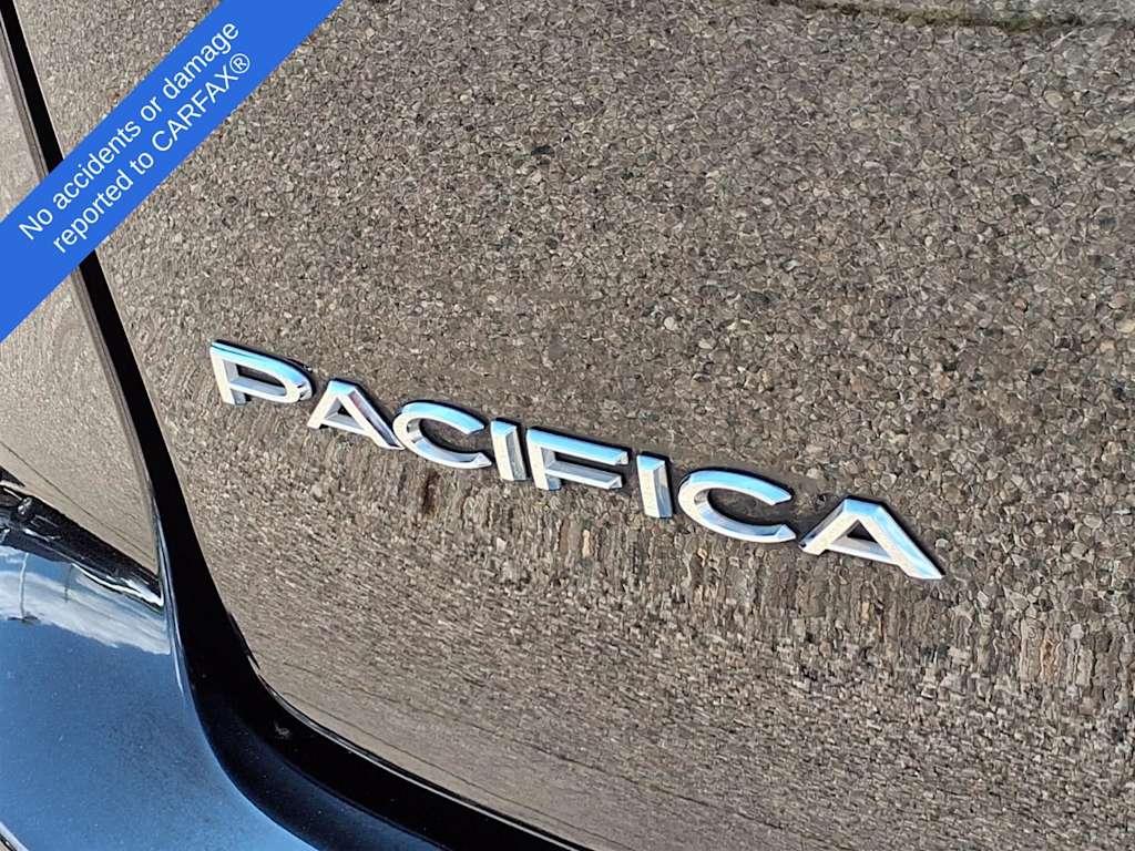 Thumbnail: 2018 Chrysler Pacifica - 7