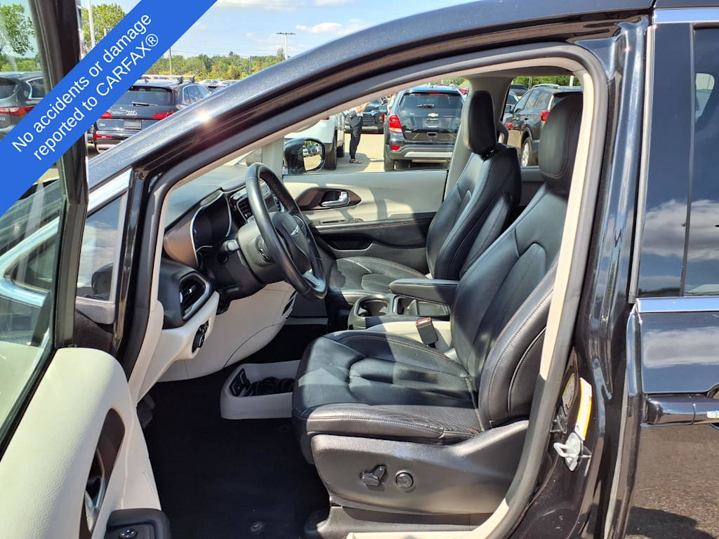 Thumbnail: 2018 Chrysler Pacifica - 10