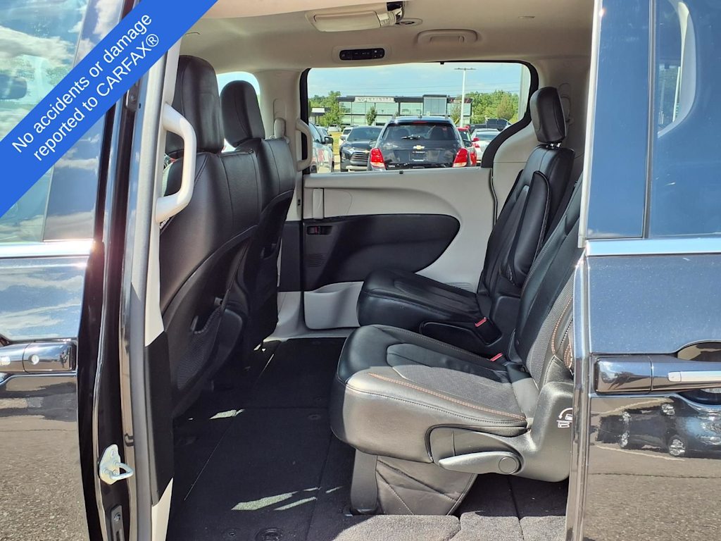 Thumbnail: 2018 Chrysler Pacifica - 11