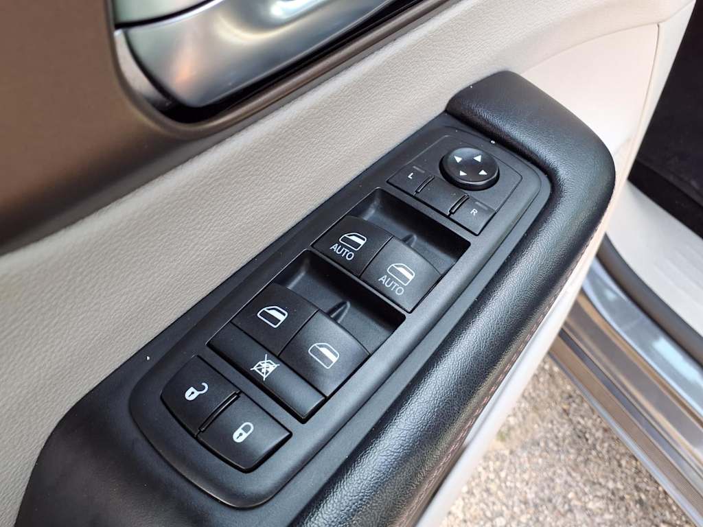 Thumbnail: 2019 Chrysler Pacifica - 20