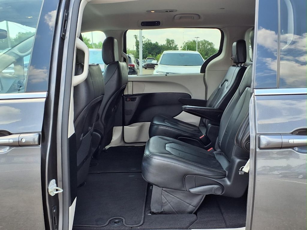 Thumbnail: 2019 Chrysler Pacifica - 11