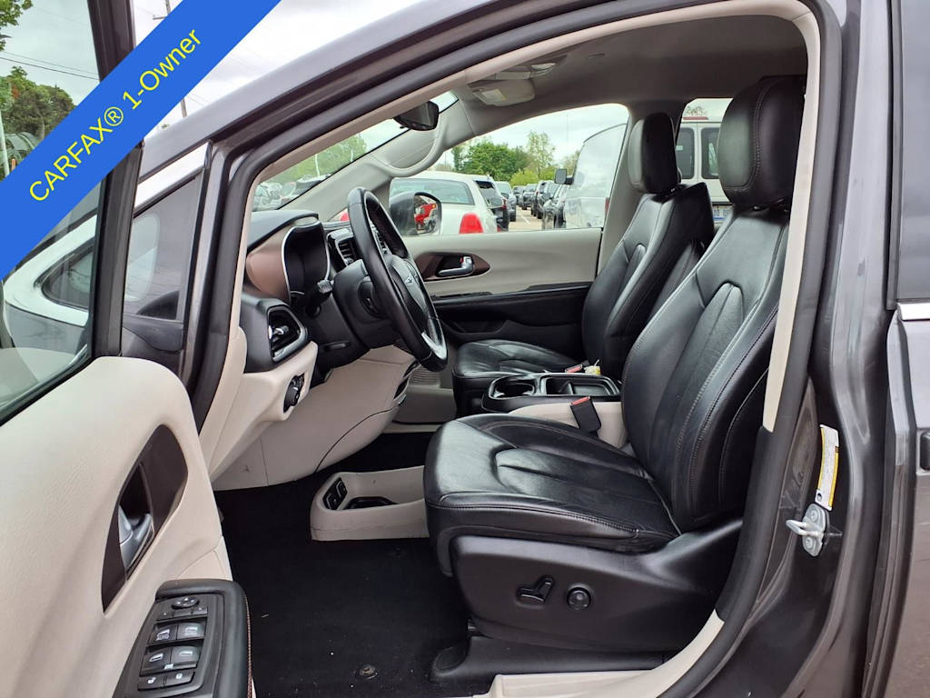 Thumbnail: 2018 Chrysler Pacifica - 8