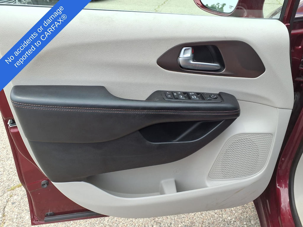 Thumbnail: 2018 Chrysler Pacifica - 19