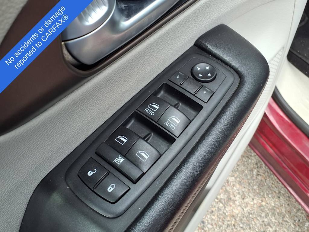 Thumbnail: 2018 Chrysler Pacifica - 20