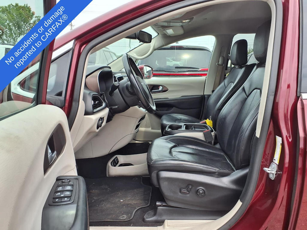 Thumbnail: 2018 Chrysler Pacifica - 10